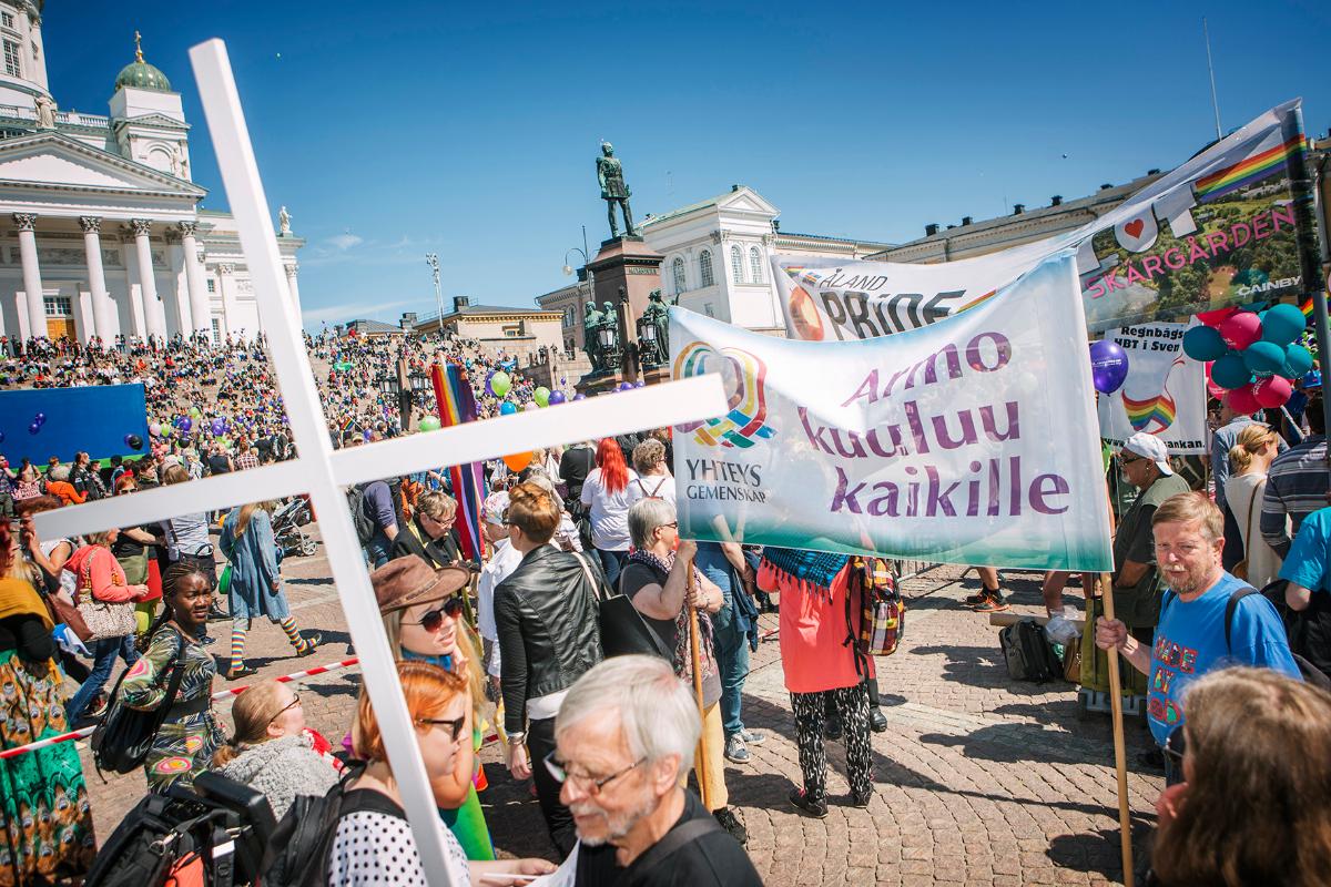 Suomessa seksuaali- ja sukupuolivähemmistöön kuuluvat voivat iloita Pridessa, mutta turvapaikanhakijoiden lähtömaissa he voivat olla vainon kohteena. Kuva: Jani Laukkanen